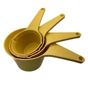 Vintage Foley Plastic Yellow Harvest Gold 4 Piece Measuring Cups